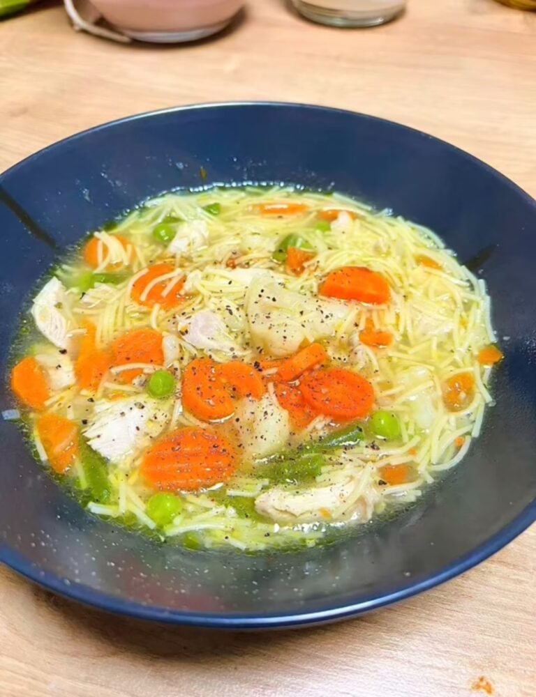 Mehr über den Artikel erfahren Hühner-Nudelsuppe